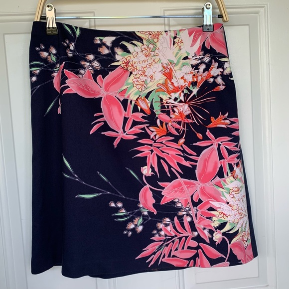 Tahari Dresses & Skirts - •Tahari• Navy Floral Pencil Mini Skirt - Size 4